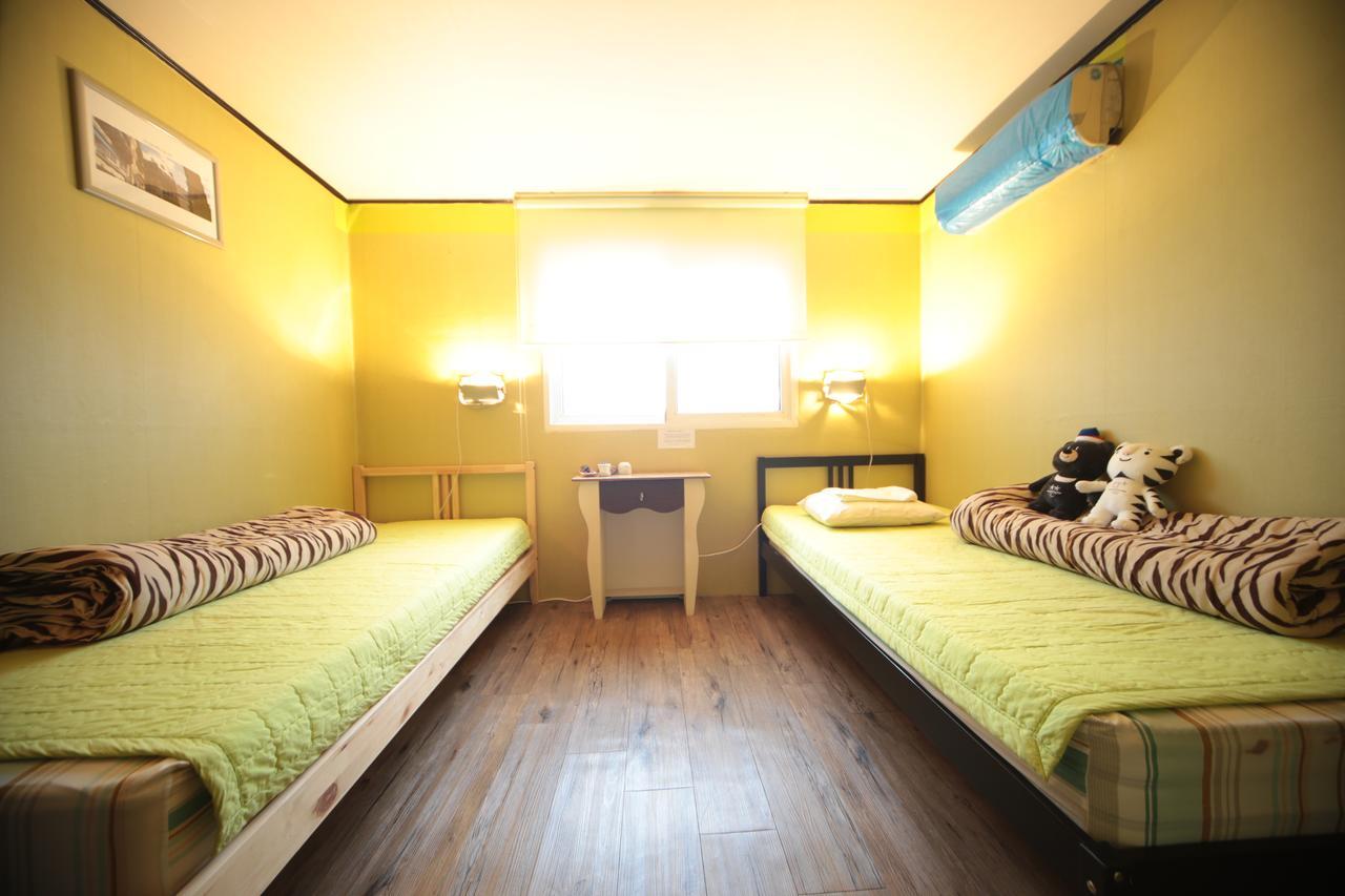 Comeinn Guesthouse Hongdae - Female Only Seul Zewnętrze zdjęcie